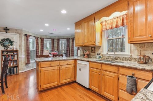 4921 Marlos Dr, Marietta, GA 30066-6919