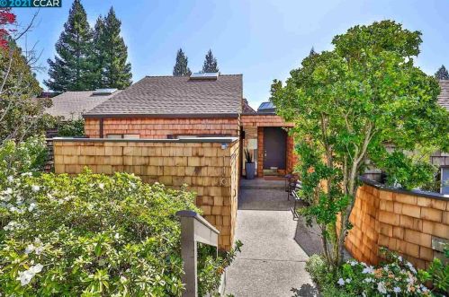 116 Ravenhill Rd, Orinda, CA 94563-2702