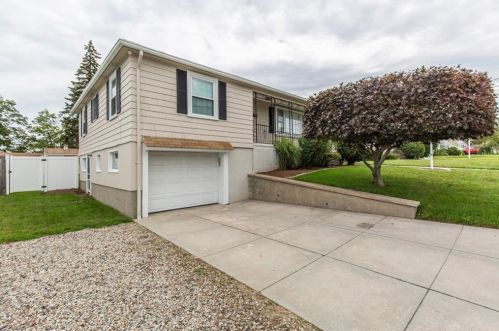 55 Homeland St, Providence, RI 02919-5170