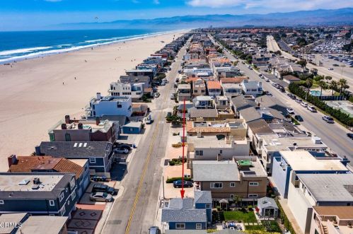 3534 Ocean Dr, Oxnard CA  93035-4345 exterior