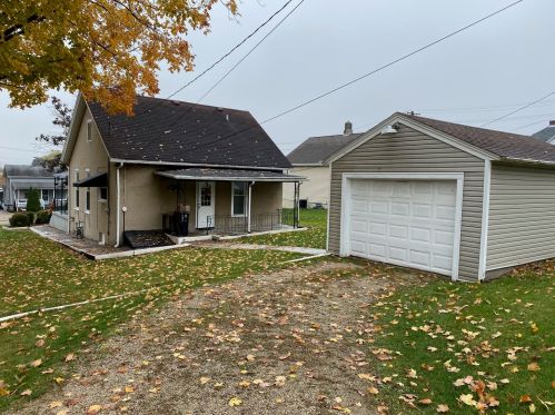 215 4th St, Rockwell, IL 61301-2024