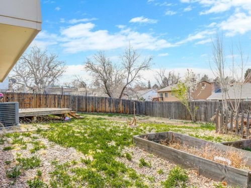 16492 Wyoming Dr, Aurora CO 80017-4159 exterior