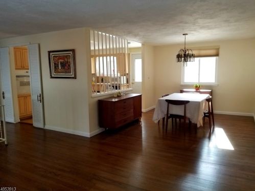 22 Main St, Dover, NJ 07869-3436