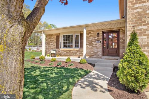 6661 Old Blacksmith Dr, Springfield, VA 22015-4139