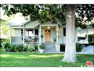 1049 Calaveras St, Altadena, CA 91001-2531