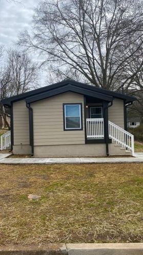 37 Domineck St, Newnan, GA 30263-2104