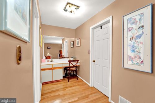 5 Exeter Ct, Princeton NJ  08540-7000 exterior