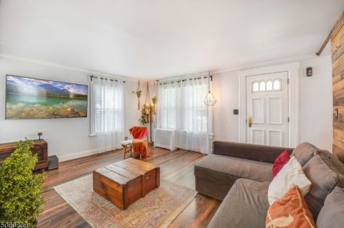 20 Watchung Pl, Bloomfield, NJ 07003-5324