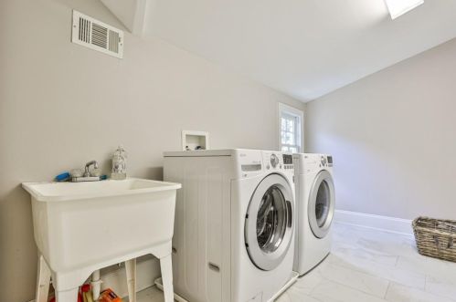 627 Hillpine Dr, Atlanta GA  30306-3222 exterior