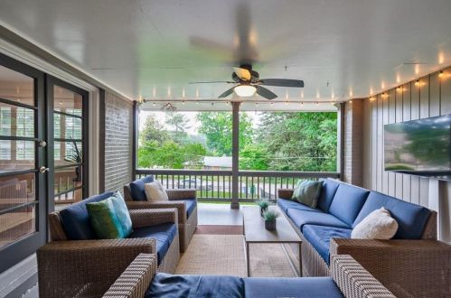 1903 Forest Green Dr, Atlanta GA  30329-2604 exterior