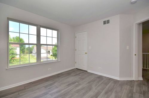364 Messenger Cir, North Aurora IL  60542-1805 exterior