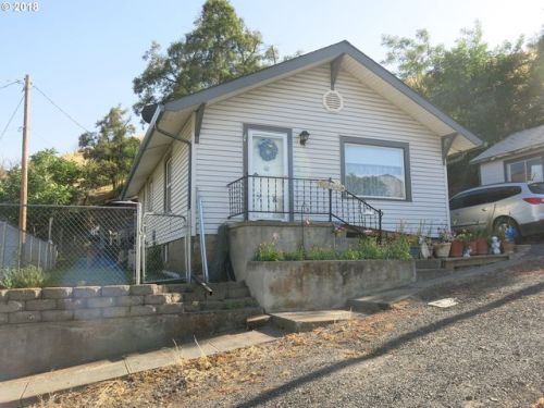 280 Center St, Heppner, OR 97836-2010