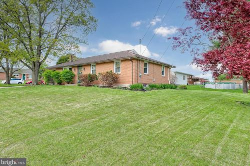 2975 Englewood Ct, York, PA 17315-3821