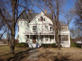 202 Walnut St, Waterville, KS 66548-9117