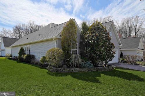 121 Monte Carlo Dr, Trenton, NJ 08691-3733