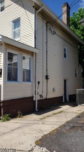 123 Chestnut Ave, Irvington, NJ 07111-4612