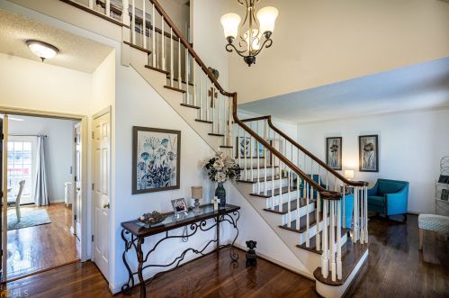 309 Ashford Cir, Lagrange, GA 30240-8895