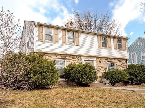 1887 Ford Pkwy, Saint Paul, MN 55116-1916