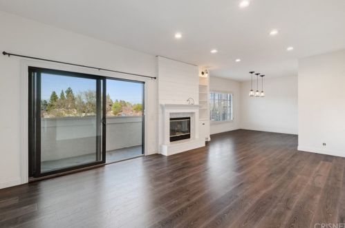 14050 Magnolia Blvd, Van Nuys, CA 91423-1250