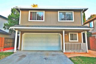 60 South St, Tracy, CA 95376-4609