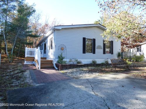 35 Oak Tree Ln, Cedar Bonnet Island, NJ 08050-3026