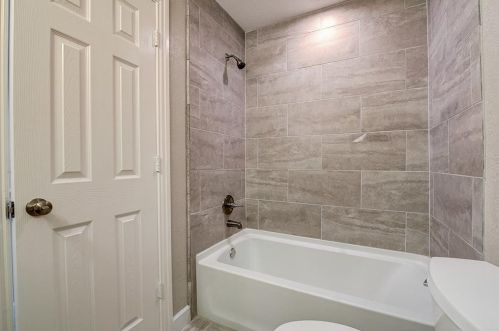 1613 San Francisco St, Carrollton TX 75007-5050 exterior