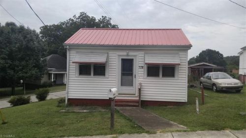 729 Mcconnell Ave, Eden, NC 27288-6413