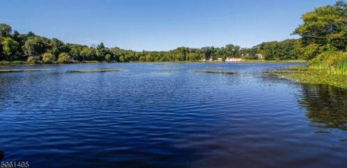 16 Brook Dr, Sparta, NJ 07871-3807