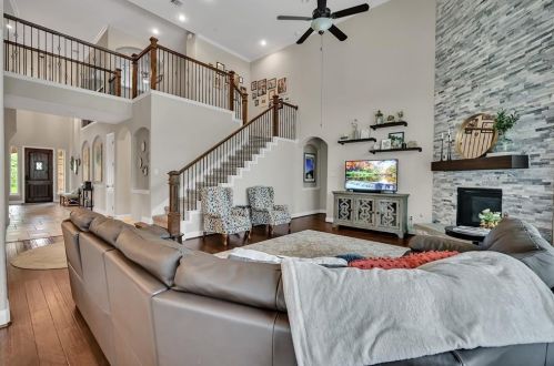 2406 Belton Shores Dr, Conroe TX  77304-4581 exterior