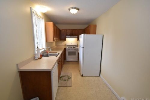 51 Mountain St, Ellington, CT 06029-4138