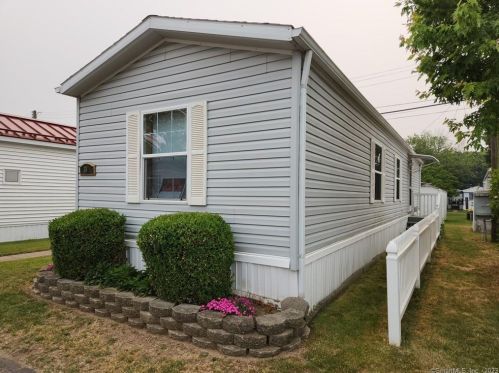38 Pine St, East Windsor, CT 06088-1201