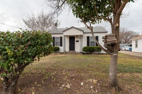 1729 Oakwood St, Fort Worth, TX 76117-5453