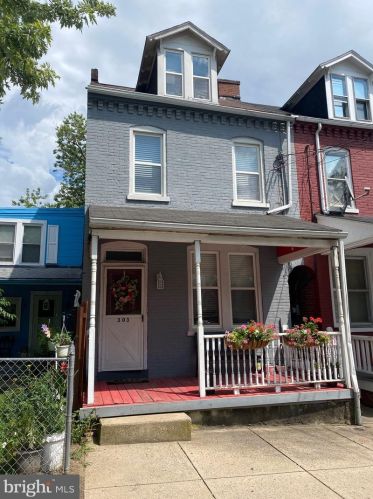 303 Marshall St, Lancaster, PA 17602-3742