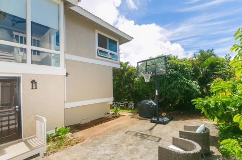 989 Kaluanui Rd, Honolulu HI  96825-1324 exterior