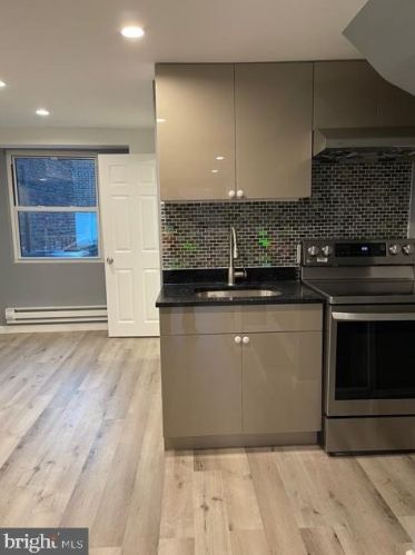 608 5th St, Philadelphia PA  19147-2201 exterior