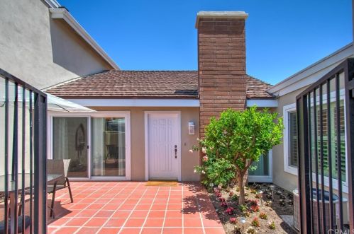 19 Woodland Dr, Irvine CA  92604-4534 exterior