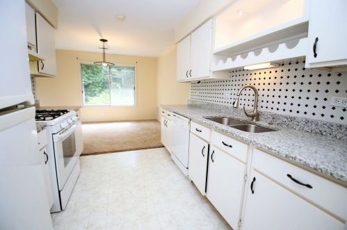 1326 Barclay Ln, Bannockburn IL  60015-2235 exterior