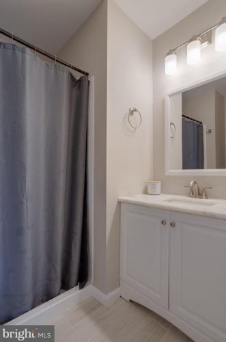 8816 Ridge Hollow Ct, Springfield VA  22152-1424 exterior