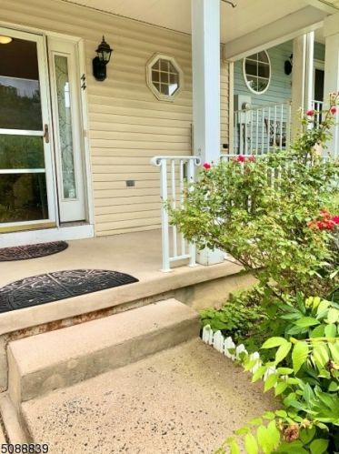 44 Castleton Rd, Princeton NJ  08540-1654 exterior