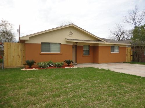 306 Brownell St, Morgans Point TX  77571-3014 exterior