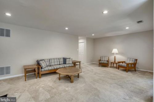 7328 Hampton Manor Pl, Springfield VA  22150-4921 exterior