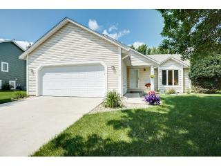 215 Oakhill Dr, Saint Paul, MN 55126-4806