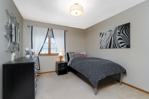 13606 Duluth Dr, Saint Paul MN 55124-8797 exterior