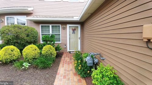 2639 Grandview Park Dr, York, PA 17408-1482