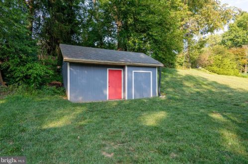 319 Devon Dr, Lancaster PA  17603-4609 exterior