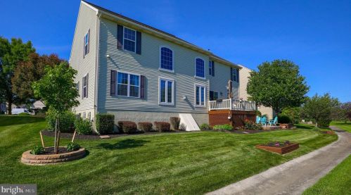 78 Bloomfield Dr, Ephrata, PA 17522-9169