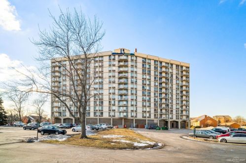 20 Tower Rd, Oak Brook IL  60523-1126 exterior