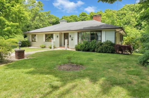 204 Joy Rd, Waterbury, CT 06762-2520