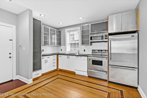 19 Leroy Pl, Tinton Falls, NJ 07701-1723