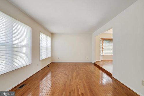 125 Snowy Owl Dr, Silver Spring MD 20901-1656 exterior